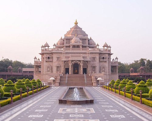 Day 04: Arrival Ahmedabad - Sightseeing (≈ 100 km total)